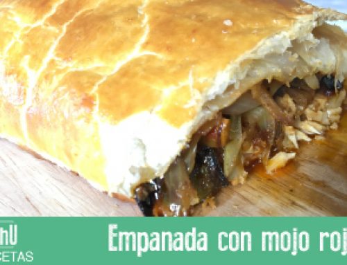 Empanada con mojo rojo suave
